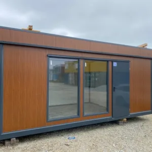 BUNGALOW AVEC SANITAIRES COMMERCIAUX, IMMEUBLE DE BUREAUX ET D'HABITATION 3×7